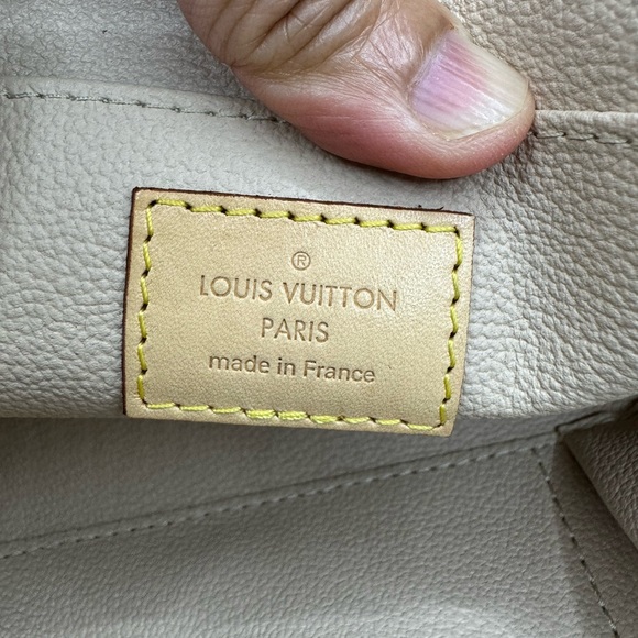 🌸SOLD🌸Louis Vuitton Cosmetic Pouch GM - Picture 13 of 16